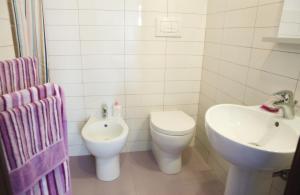 Koupelna v ubytování B&B Persi Nel Sud, Pozzallo + 20 fotografií