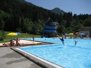Bazén v ubytování Ferienhaus Enzi nebo v jeho okolí