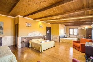 Postel nebo postele na pokoji v ubytování Villa Gengi + 37 fotografií