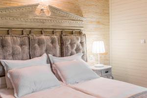 Ein Bett oder Betten in einem Zimmer der Unterkunft St Anastasia Hotel
