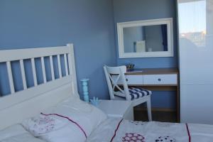 Łóżko lub łóżka w pokoju w obiekcie Apartament Kapitański Bursztynowe Komnaty