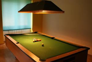 Stół bilardowy w obiekcie Hotel Monttis
