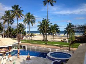 widok na plażę z ośrodka w obiekcie Jequitiba Hotel Frente ao Mar w mieście Guarujá