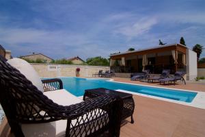 Bazén v ubytování Tomica Apartments with Pool nebo v jeho okolí