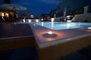 Bazén v ubytování Tomica Apartments with Pool nebo v jeho okolí