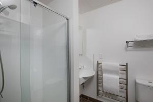 Bagno di Quest Henderson Apartment Hotel