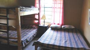 a bedroom with two bunk beds and a window at Finca Saron Hostería & Spa in Sogamoso
