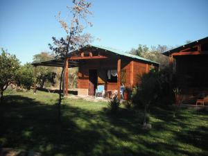 a log cabin with people standing outside of it at Cabañas El Paraiso in San Salvador de Jujuy