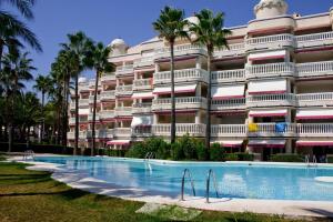 a hotel with a swimming pool in front of a building at Apartment Martinez Casablanca in Alcossebre