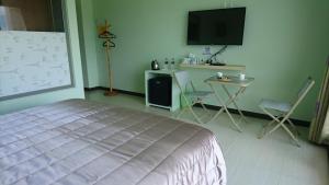 TV a/nebo společenská místnost v ubytování Kuan Min B&B