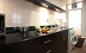 Kuchyň nebo kuchyňský kout v ubytování The Eclipse Boutique Suites