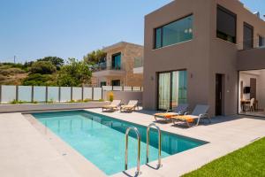 The swimming pool at or close to Eland Dream Villas