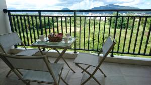 Vista generica sulle montagne o vista sulle montagne dall'interno del bed & breakfast