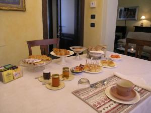 Jedlo v ubytovaní bed & breakfast alebo blízkom okolí