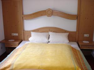 Łóżko lub łóżka w pokoju w obiekcie Hotel Garni Försterheim