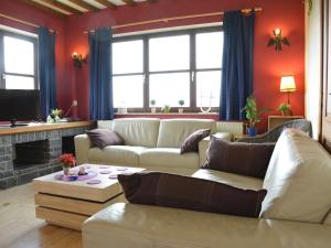 TV a/nebo společenská místnost v ubytování Modern Escape with Private Sauna + 32 fotografií