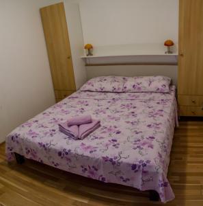 Postel nebo postele na pokoji v ubytování Apartments & Room Toni