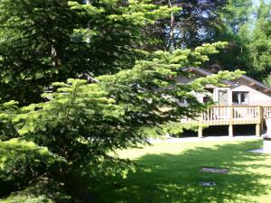 Taman di luar Chalet near Durbuy with Private Garden