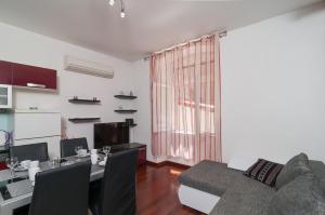 Televízia a/alebo spoločenská miestnosť v ubytovaní Split Center Apartment