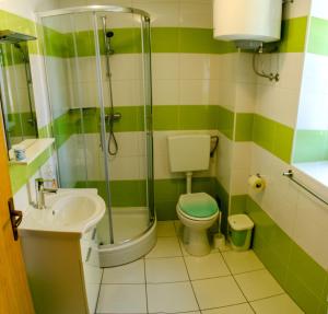 Koupelna v ubytování Apartments & Room Toni