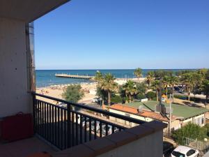 a balcony with a view of a beach and the ocean at Roseto degli Abruzzi Fronte Mare in Roseto degli Abruzzi