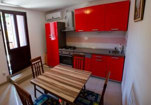 Kuchyň nebo kuchyňský kout v ubytování Apartments & Room Toni + 29 fotografií