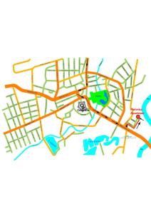 un mapa de una ciudad con diferentes líneas de colores en Pleiveisz Apartman, en Sárvár
