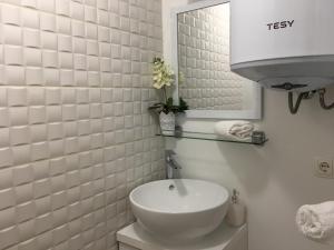 Ένα μπάνιο στο Central Split rooms and apartments Paese