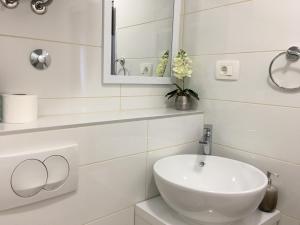 Ένα μπάνιο στο Central Split rooms and apartments Paese