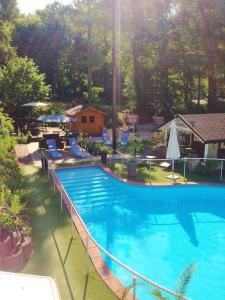 an overhead view of a large blue swimming pool at Hotel Sonnenhof in Merzig