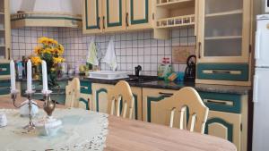 Kuchyň nebo kuchyňský kout v ubytování Mama's House + 37 fotografií