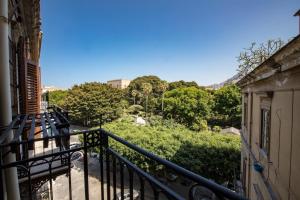 - Balcón de casa con vistas en Vittorio Emanuele Appartamenti, en Palermo