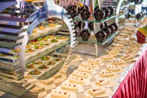 Makanan di atau berdekatan hotel