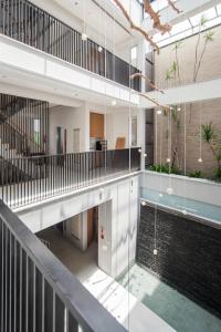 Πισίνα στο ή κοντά στο Wood Whispering Residence