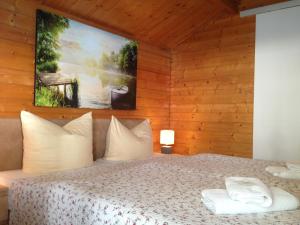 Postel nebo postele na pokoji v ubytování Hotel Sonnenhof