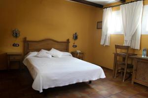 Ένα ή περισσότερα κρεβάτια σε δωμάτιο στο Hotel El Tabanco