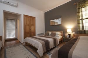 Una cama o camas en una habitación de Pansion Rose
