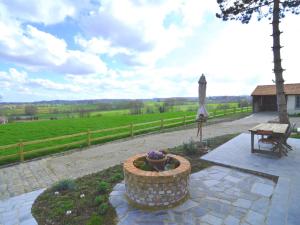Zahrada ubytování Villa in Ellezelles with Garden and Terrace