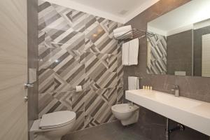 Gallery image of Hotel Residence Holiday in Sirmione