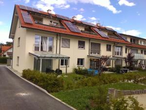 a house with solar panels on the roof at Panoramablick Dobl in Dobl-Zwaring