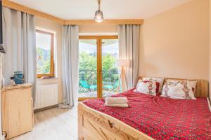 Posteľ alebo postele v izbe v ubytovaní Apartamenty Polana Sywarne Zakopane