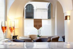 A seating area at Hotel Albergo Santa Chiara
