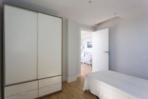 Łóżko lub łóżka w pokoju w obiekcie weforyou Two Rooms Terramar Alto with Sea View
