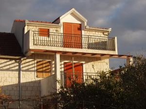 Fotografie z fotogalerie ubytování Charming Apartment in Okrug Donji near Sea v destinaci Okrug Donji
