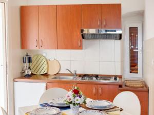 Fotografie z fotogalerie ubytování Charming Apartment in Okrug Donji near Sea v destinaci Okrug Donji