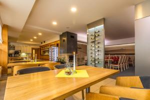 Kuchyň nebo kuchyňský kout v ubytování Hotel Kraví Hora