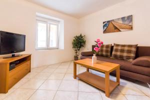 TV a/nebo společenská místnost v ubytování Apartments Gloria