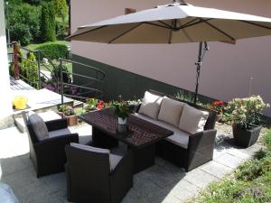 A seating area at Biro Apartman