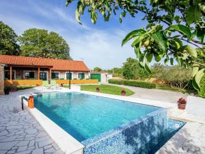 Fotografie z fotogalerie ubytování Lovely holiday home with private infinity pool v destinaci Kakma