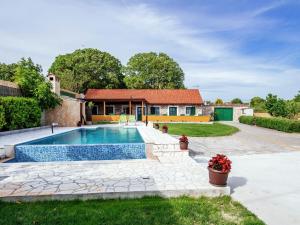 Fotografie z fotogalerie ubytování Lovely holiday home with private infinity pool v destinaci Kakma